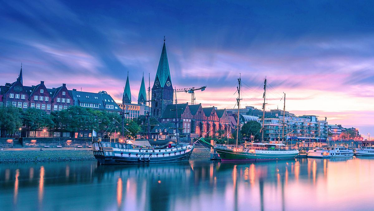 Panorama von Bremen mit Weser und Schlachte